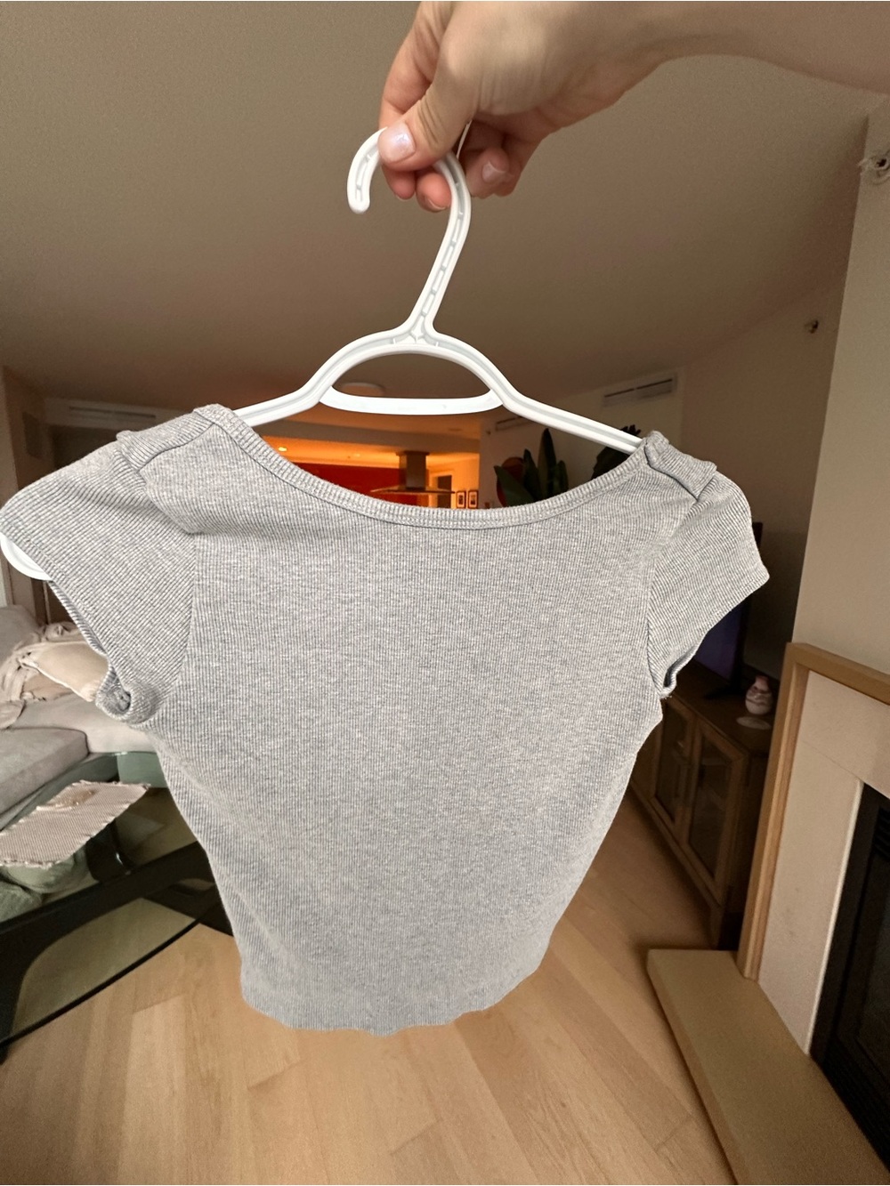 Short sleeve low back grey crop top